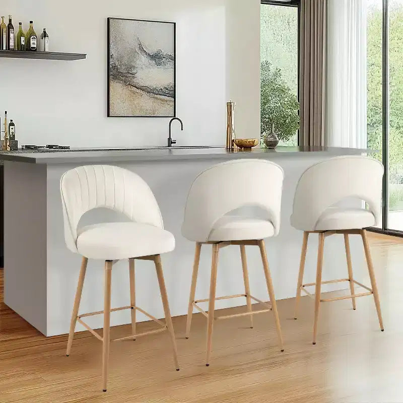 Sgabelli da bar girevoli in velluto ad altezza bancone con schienale curvo e gambe effetto legno, set da 3, seduta 44,5L x 40P cm