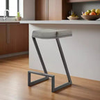 Sgabello da bancone grigio e nero in similpelle senza schienale con altezza seduta di 66 cm