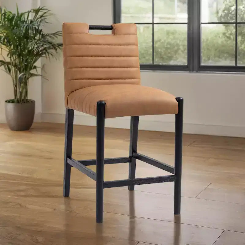 Sgabello da bancone in pelle vegana color cognac con design moderno, stile Aimee
