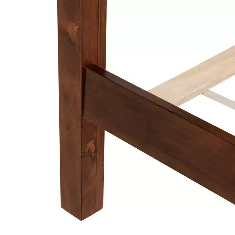 Struttura Letto King Size in Pino con Testiera e Pediera in Rattan, Marrone