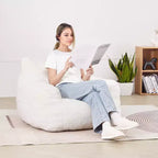 Poltrona sacco in memory foam con braccioli e tasca portaoggetti, rivestimento in velluto Teddy, 90 cm L × 92 cm P × 68,6 cm A, bianca