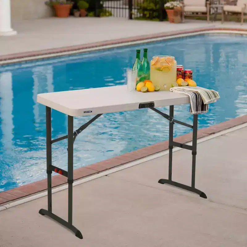 Tavolo Pieghevole Regolabile in Altezza da 122 cm, Piano in HDPE Bianco, Struttura in Acciaio, 3 Livelli di Altezza 61/74/86 cm, 4 Posti